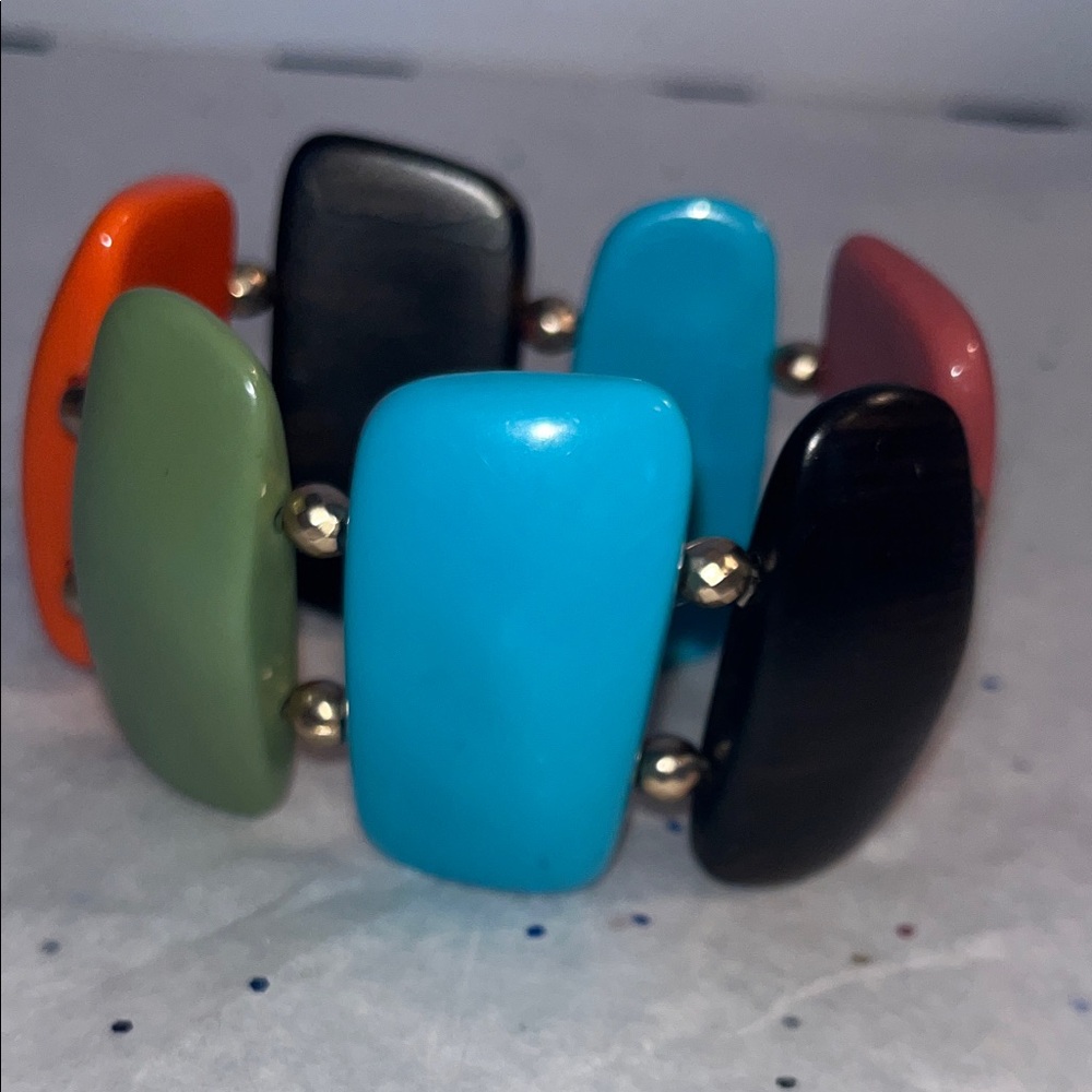 Bracelet vintage… 60s chunky style… Stretchy elastic…